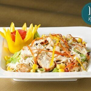 سلطة المعكرونة بالدجاج المشوي