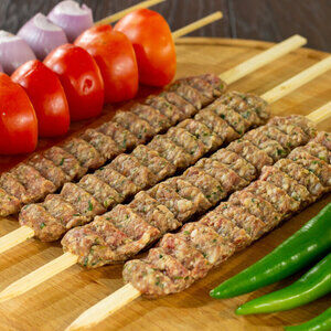 كباب حلبي متبل جاهز للشواء
