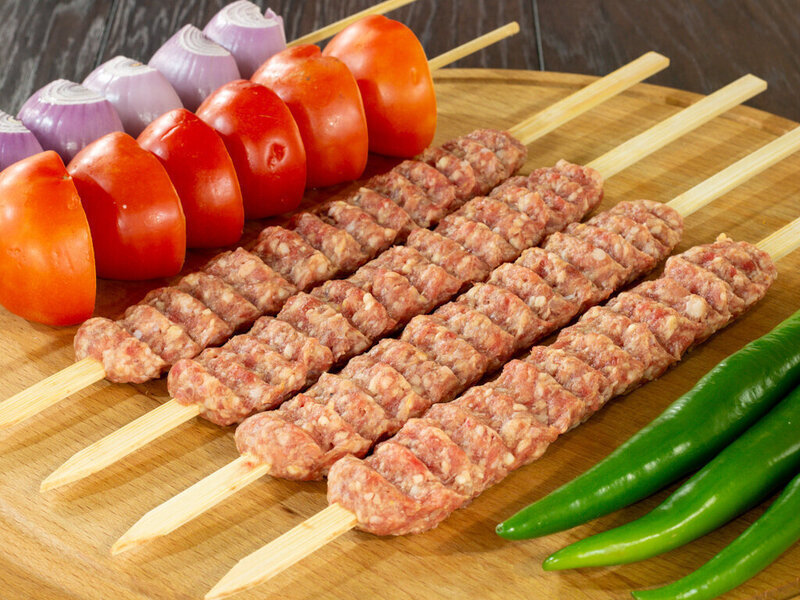 كباب إيراني متبل جاهز للشواء