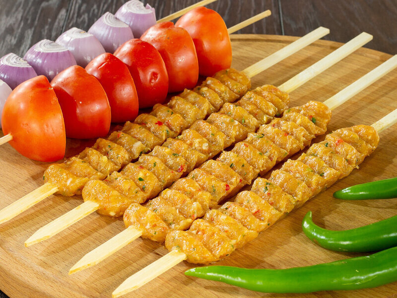 كباب دجاج متبل جاهز للشواء