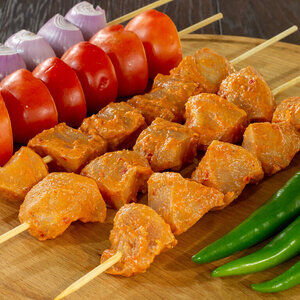 شيش طاووق متبل جاهز للشواء