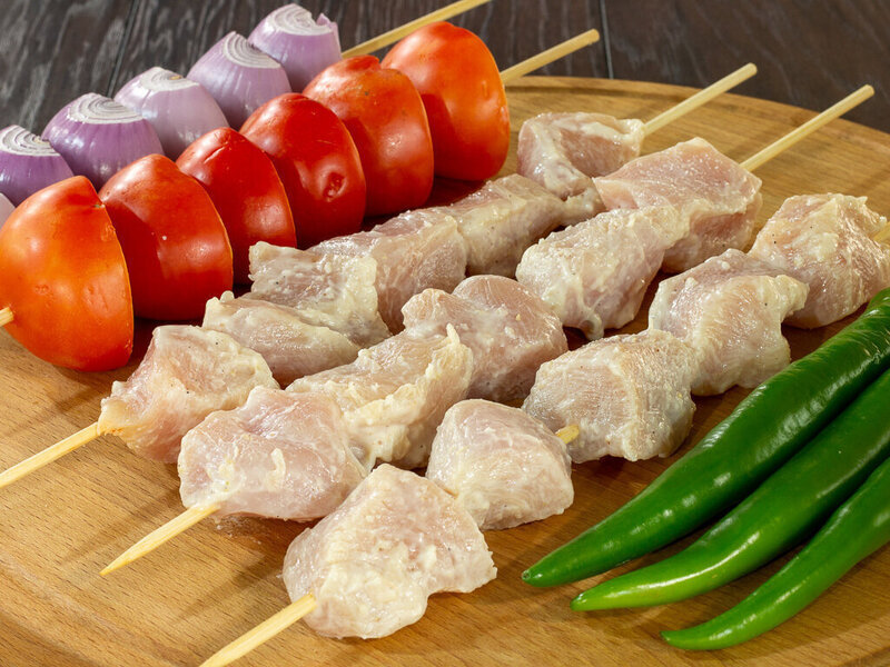 شيش طاووق لبناني متبل جاهز للشواء