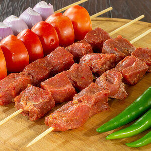 مكعبات تكا متبلة جاهزة للشواء