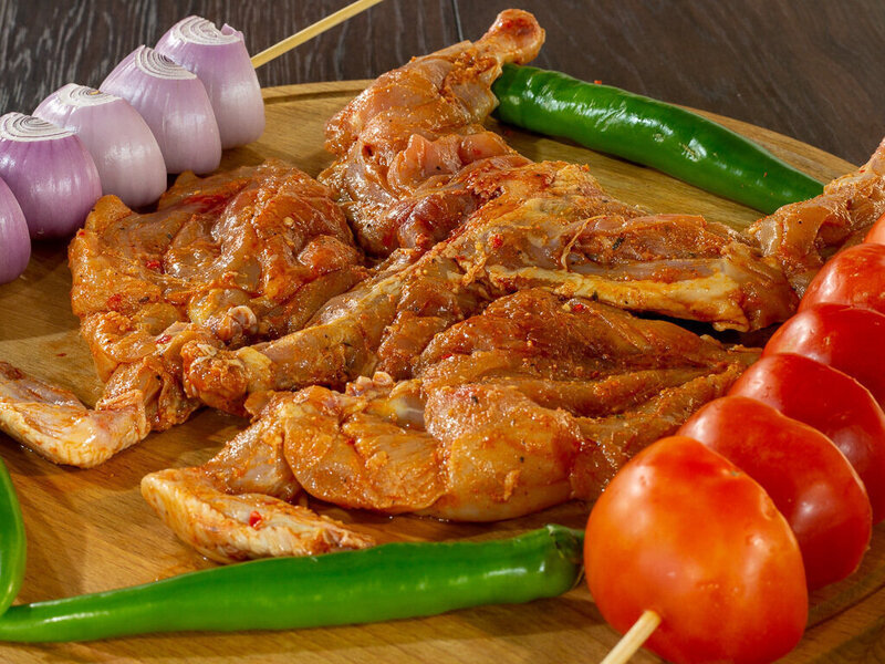 دجاج كويتي كامل متبل جاهز للشواء