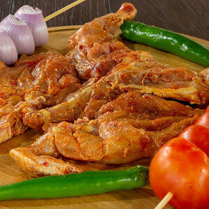 دجاج كويتي كامل متبل جاهز للشواء