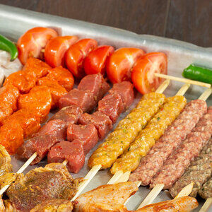 بوكس الديوانية يكفي ٦ أشخاص جاهز للشواء